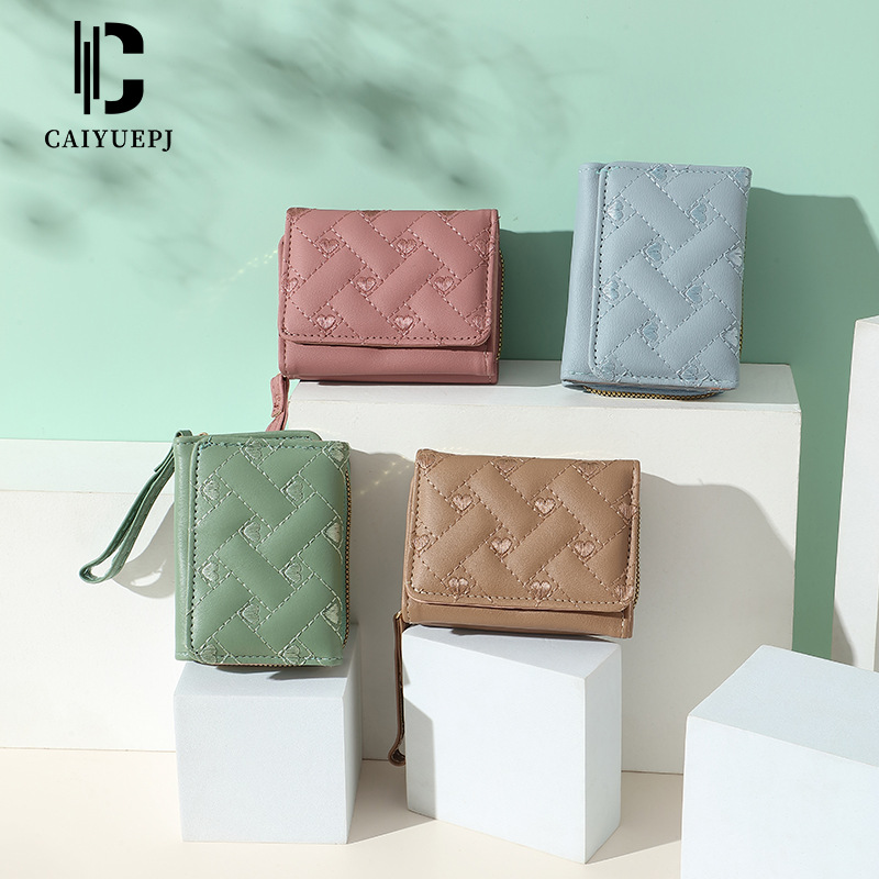 Wholesale of the new cross-border women's short wallet with simple embroidery and heart at a 30% discount, featuring multiple card slots Specification drawing