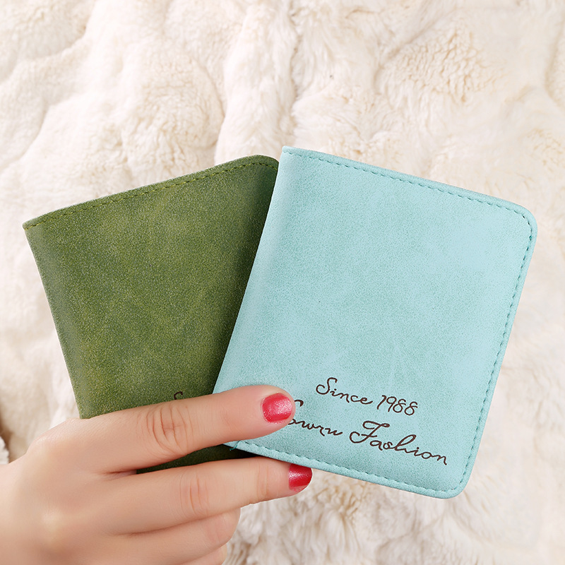 Factory direct sales: Women's folding short printed wallet, fashionable and simple, matte leather PU custom wallet Application Scenario