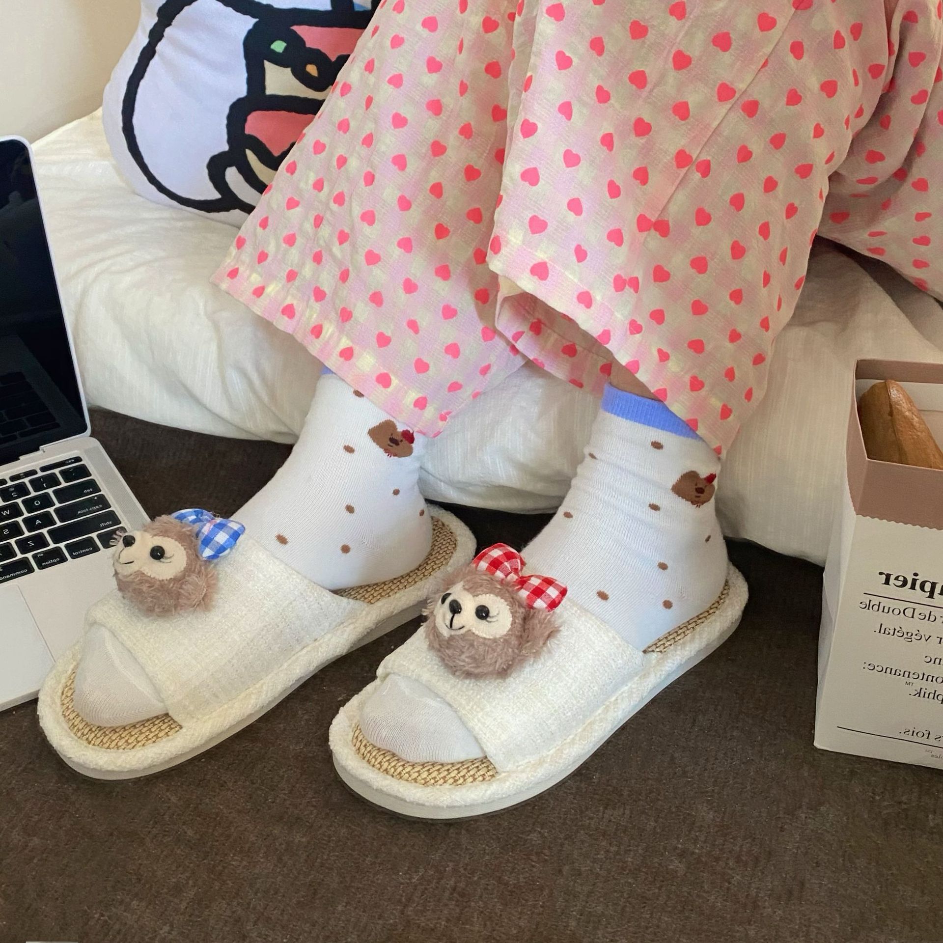 Cute plush bear slippers for women, 2024 new autumn and winter home one-line slippers, indoor anti-slip soft-soled floor slippers Specification drawing