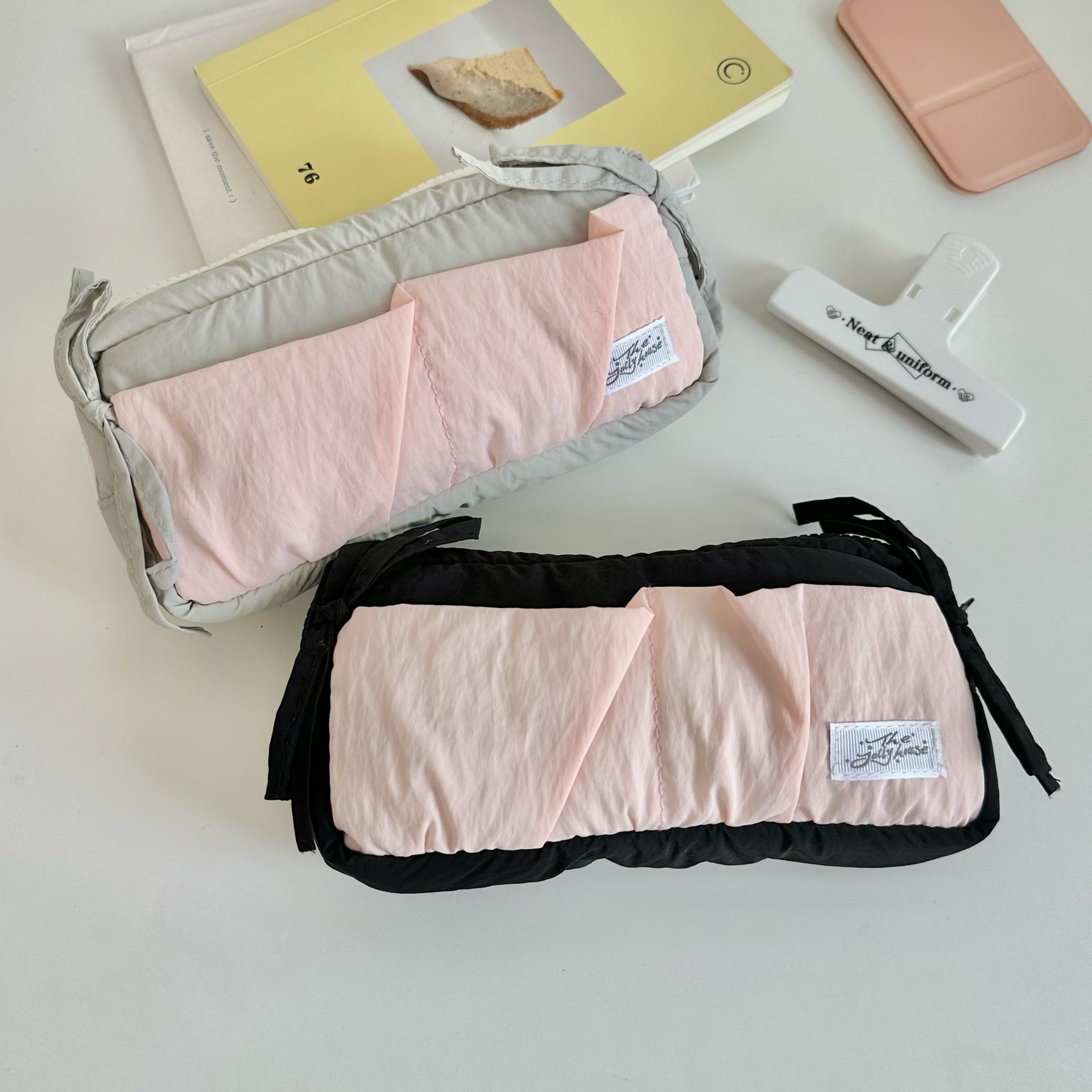 Cloud Bow Pen Case 2025 New large-capacity waterproof fabric stationery bag, junior high school and senior high school girls' stationery box full figure