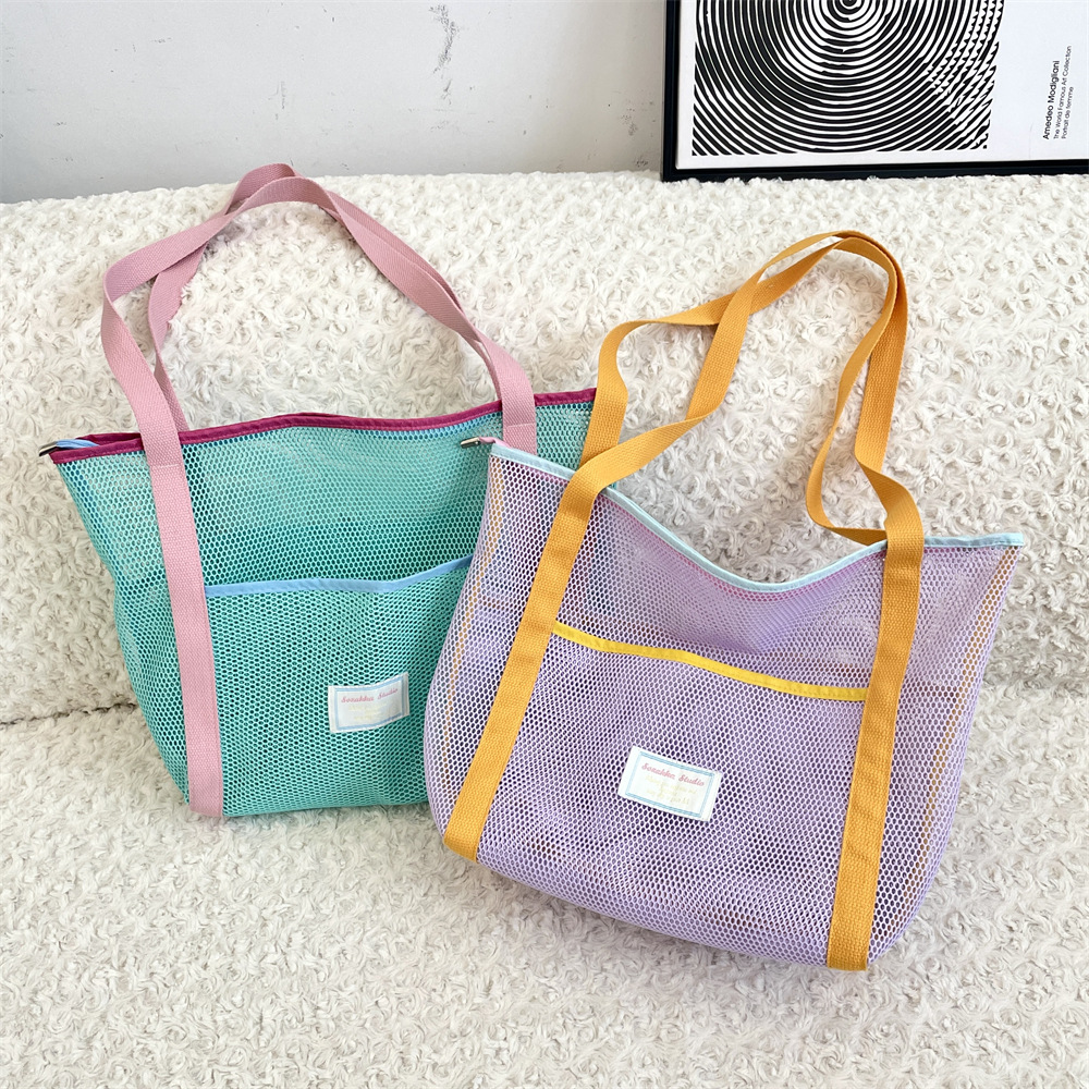 5454 Korean ins Beach Play mesh hollowed-out storage bag, large capacity single-shoulder bag, outdoor hand-held beach bag Application Scenario
