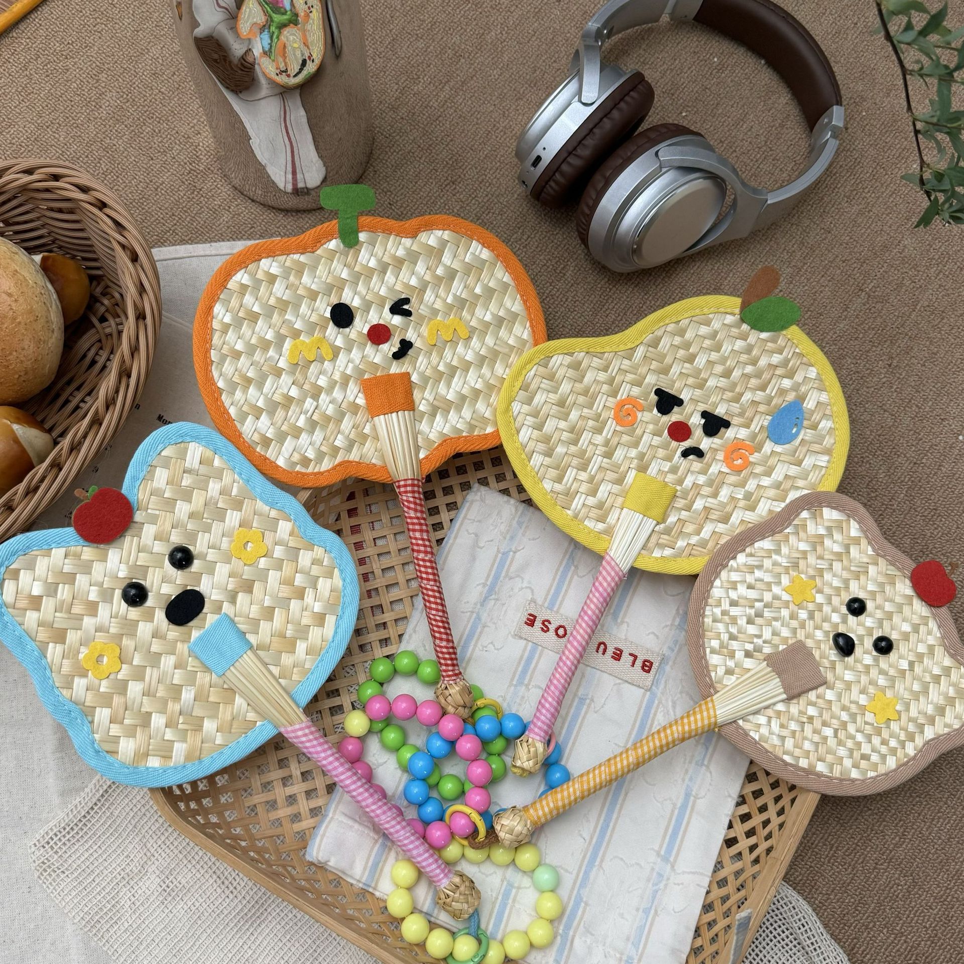 Cool and colorful palm-leaf fan, hand-woven from wheat straw in the shape of animal heads, mini and cute portable handheld fan full figure