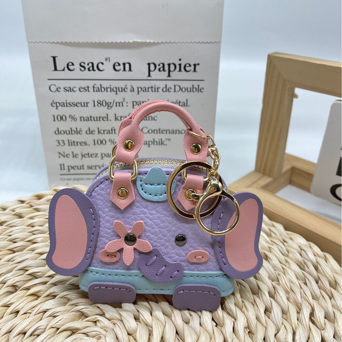 Mini pink elephant bag, the same style as Xiaohongshu puppy and elephant earphone case, mini coin purse, red envelope for women Application Scenario