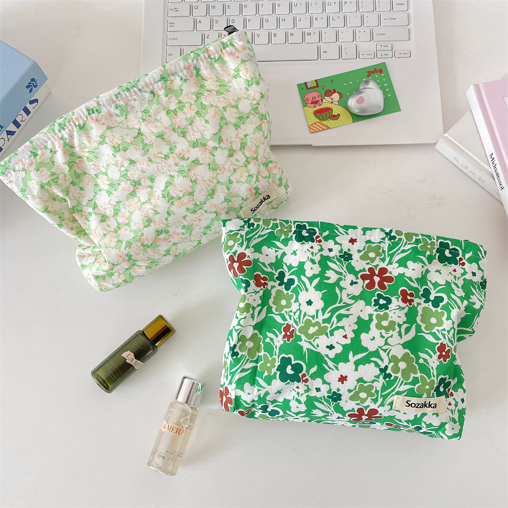 33261 Green small floral makeup bag, ladies' clutch, portable storage bag, red air cushion for going out and organizing bag details Picture