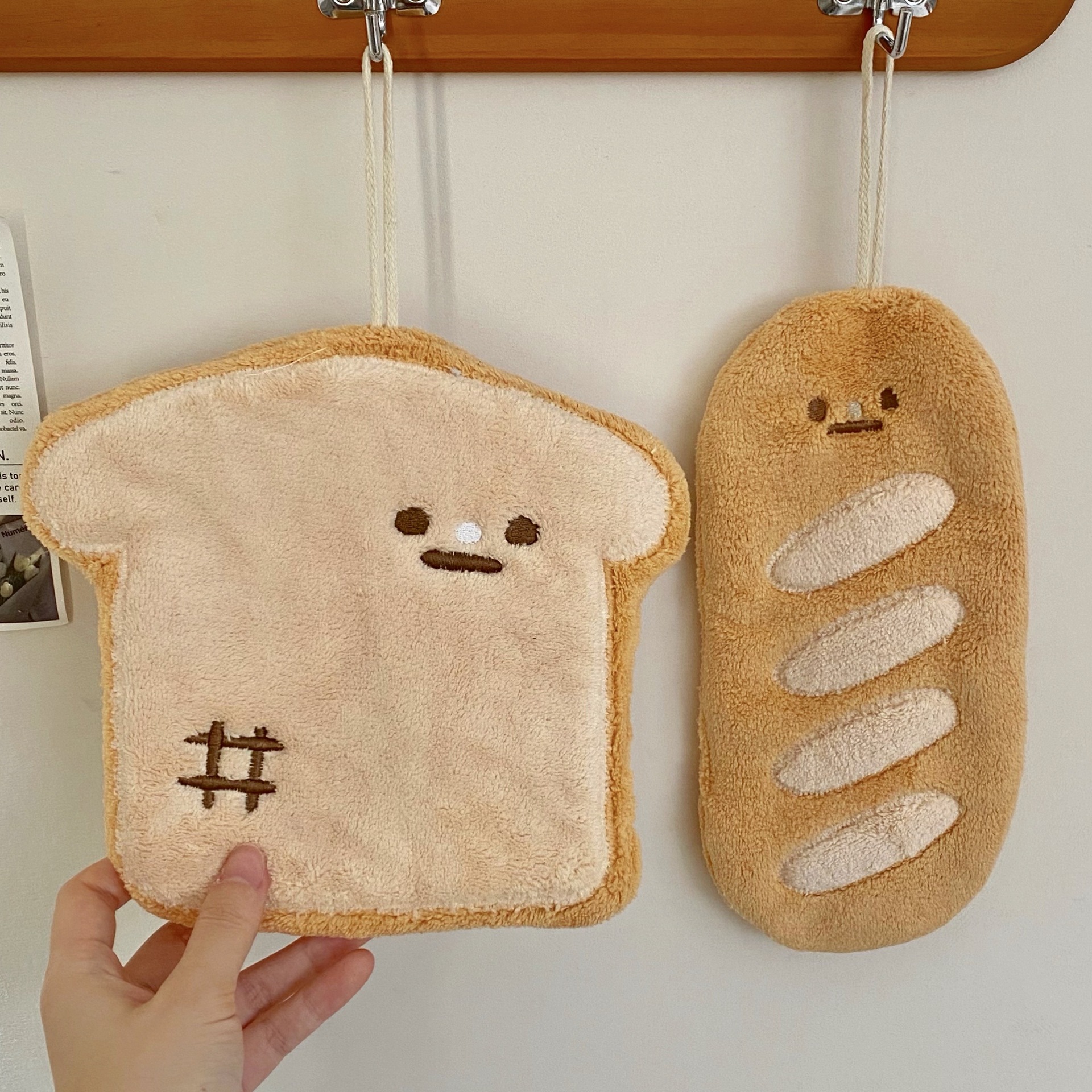 Cute bread coral fleece hand towel, hanging kitchen hand towel, strong water absorption, children's face towel Specification drawing