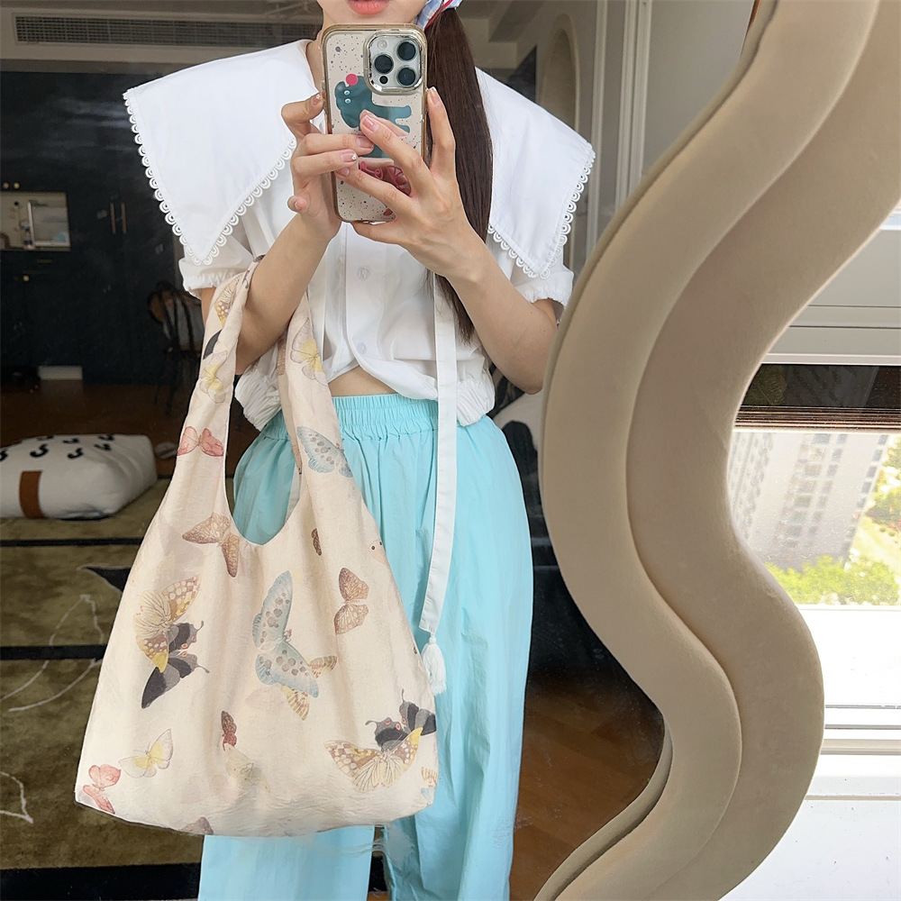 43292 Chinese-style butterfly canvas bag, women's large-capacity vest, single-shoulder bag, light and thin student hand-held shopping bag Application Scenario