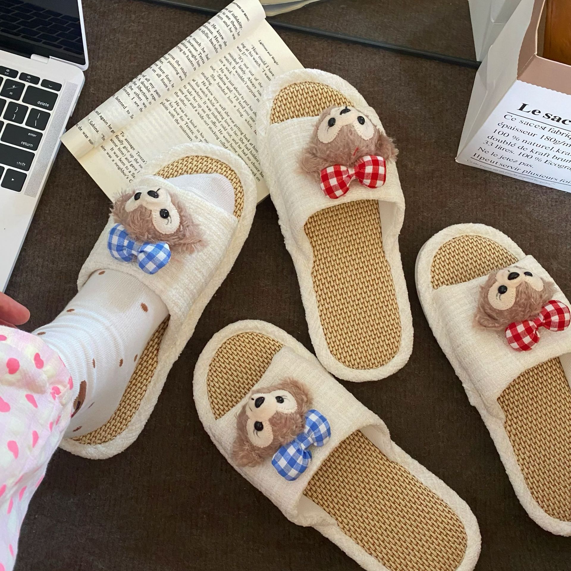 Cute plush bear slippers for women, 2024 new autumn and winter home one-line slippers, indoor anti-slip soft-soled floor slippers full figure