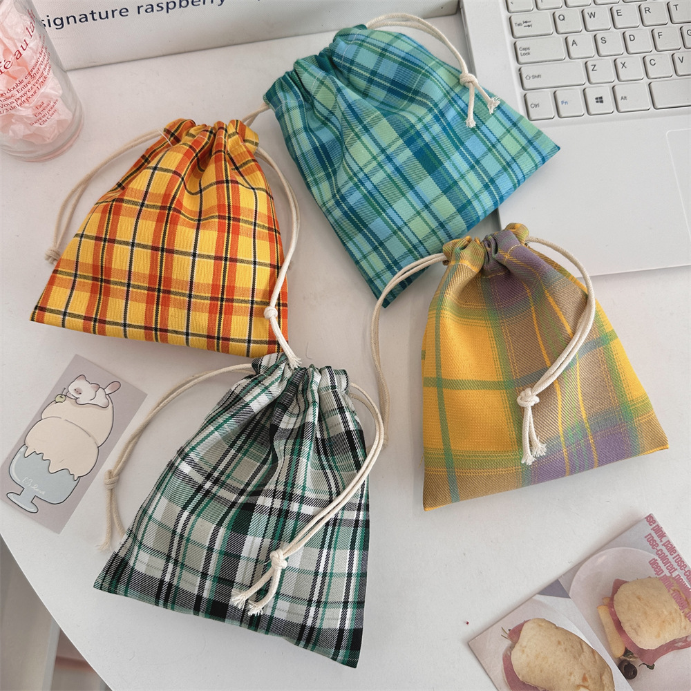 01121 Drawstring bag, women's hand-held cloth bag, miscellaneous storage bag opening, red change storage bag, jewelry dust-proof bag Application Scenario