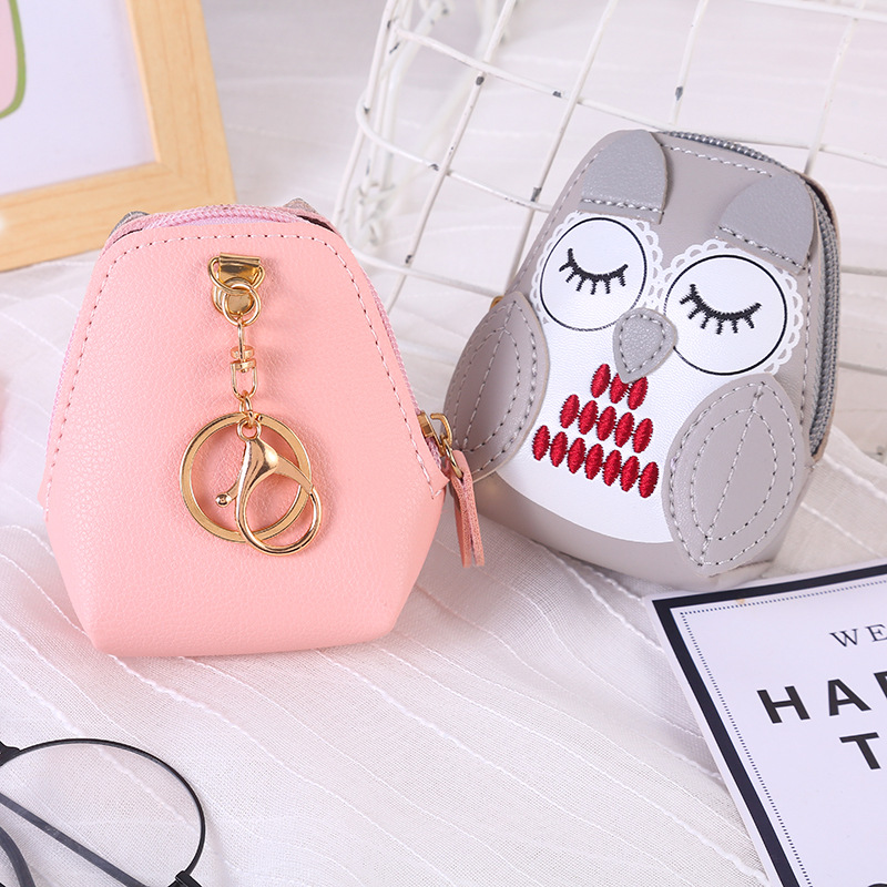 This cute mini coin purse with an ins style for women exudes a sense of luxury. It can be hung around with headphones and a pendant for storing small change details Picture