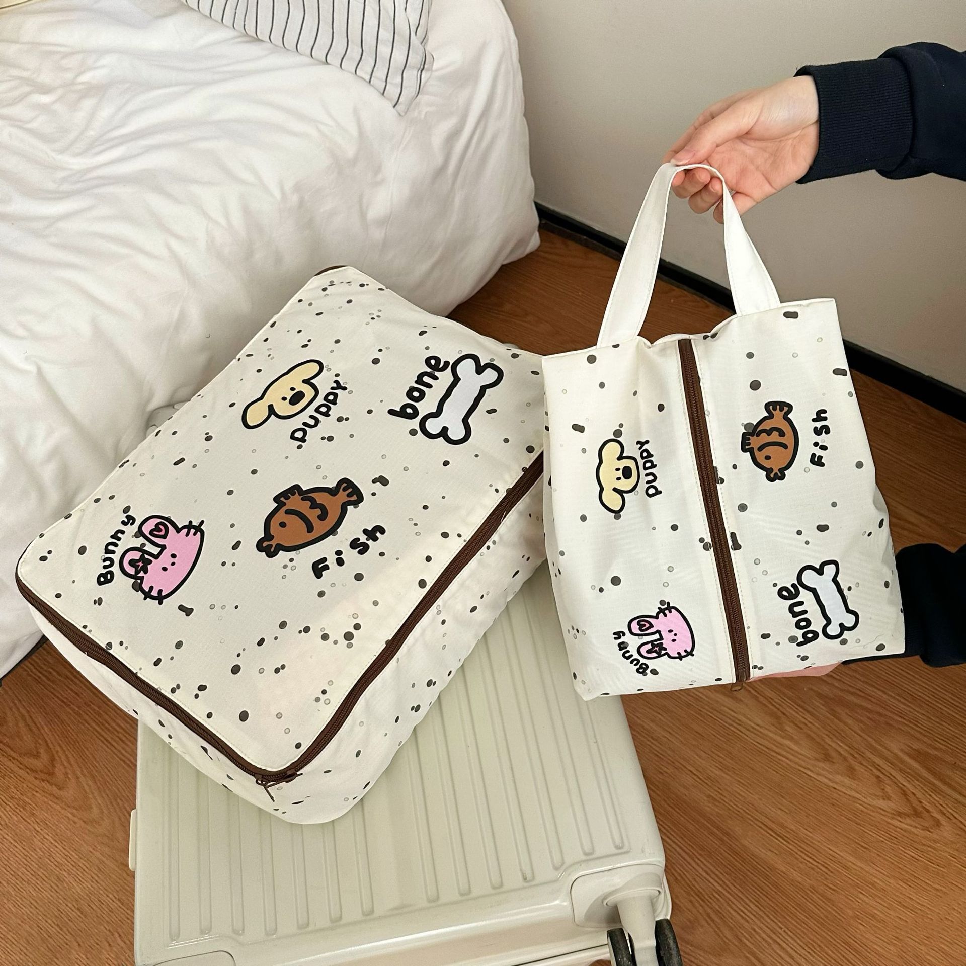 Original Spot Paradise travel storage bags, clothing sorting bags, suitcase organizing bags, clothing sorting bags, ID bags Application Scenario