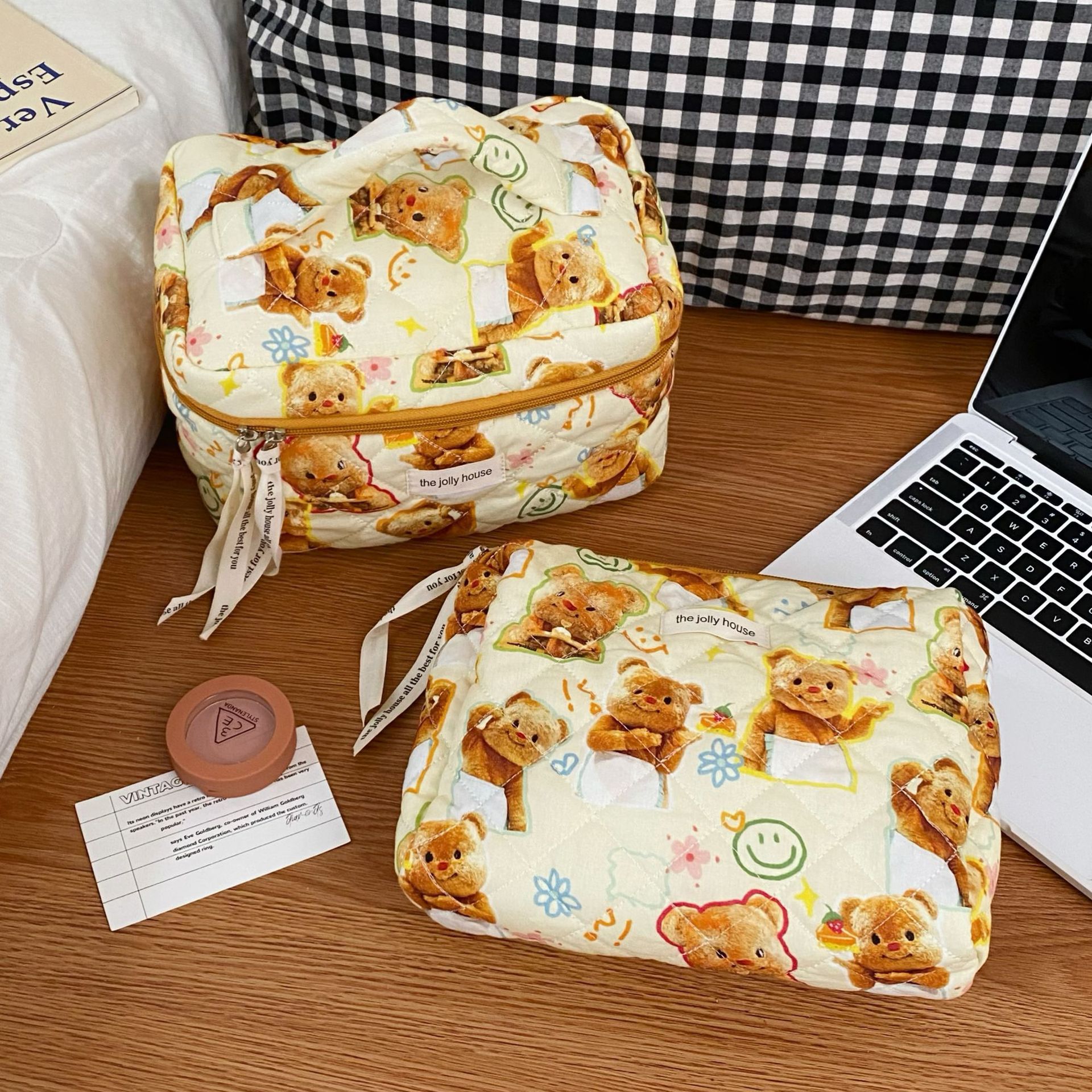 Butter Bear Cosmetic Bag for Women, portable large-capacity cosmetics and skin care products storage bag, hand-held toiletry bag with mesh Application Scenario