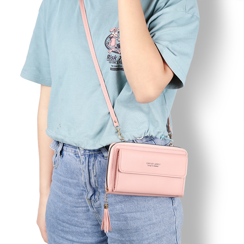 2022 New large-capacity multi-functional solid-color single-shoulder small bag, fashionable and simple horizontal crossbody phone bag for ladies Application Scenario