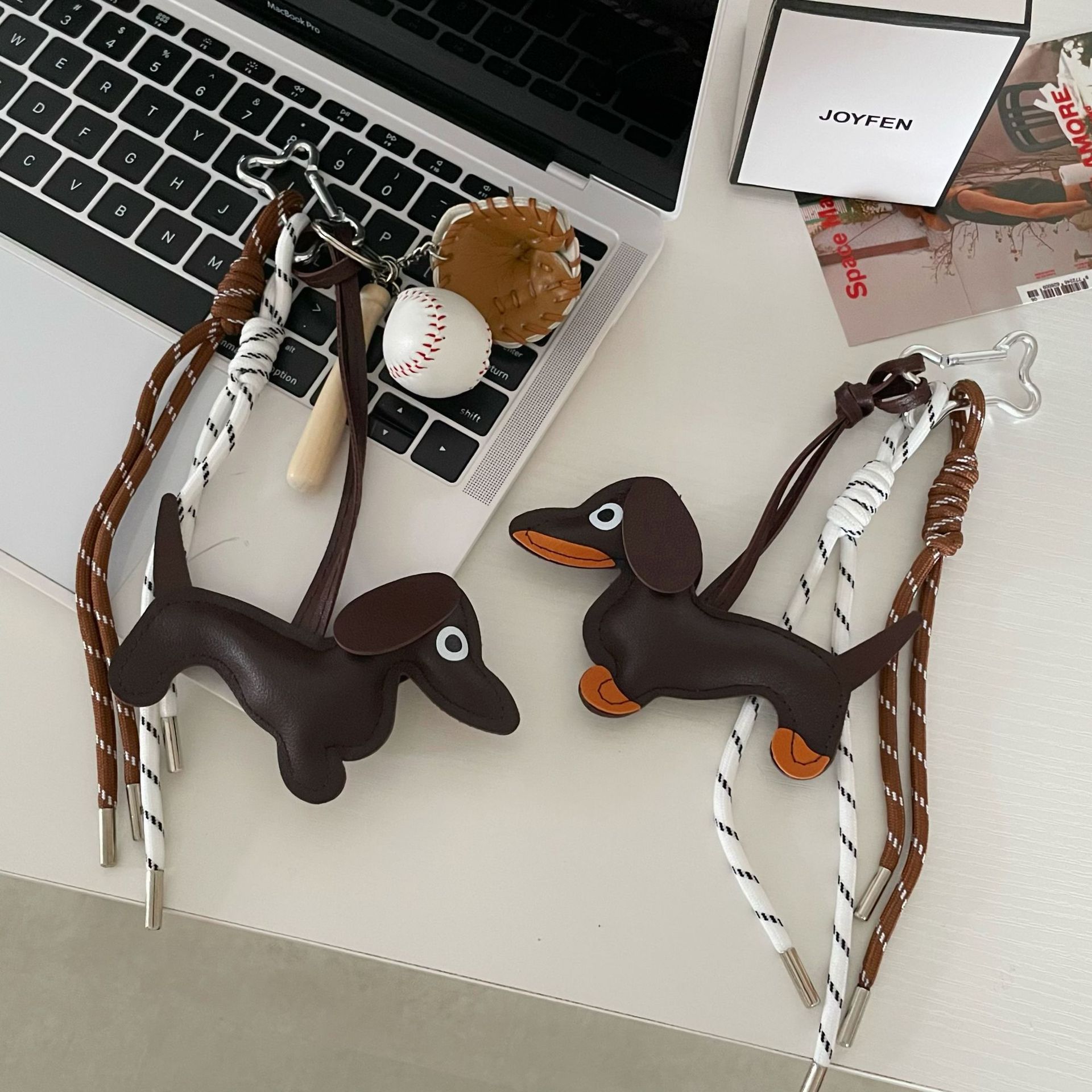 ins Korean version Dachshund pendants, high-end, niche diy cute doll accessories, couple bags, pendants, keychains details Picture