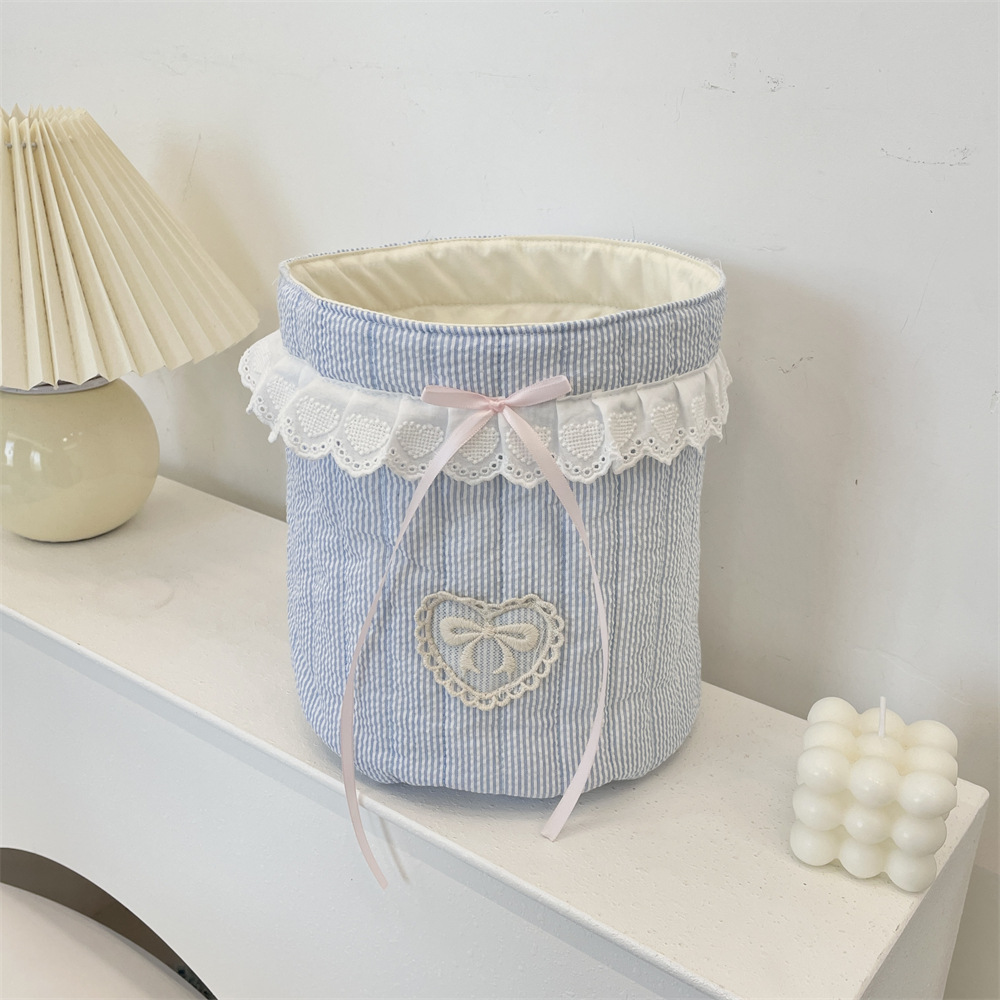 54141 Korean-style quilted girl fabric desktop storage and organization basket cylinder, miscellaneous and snack storage basket Application Scenario