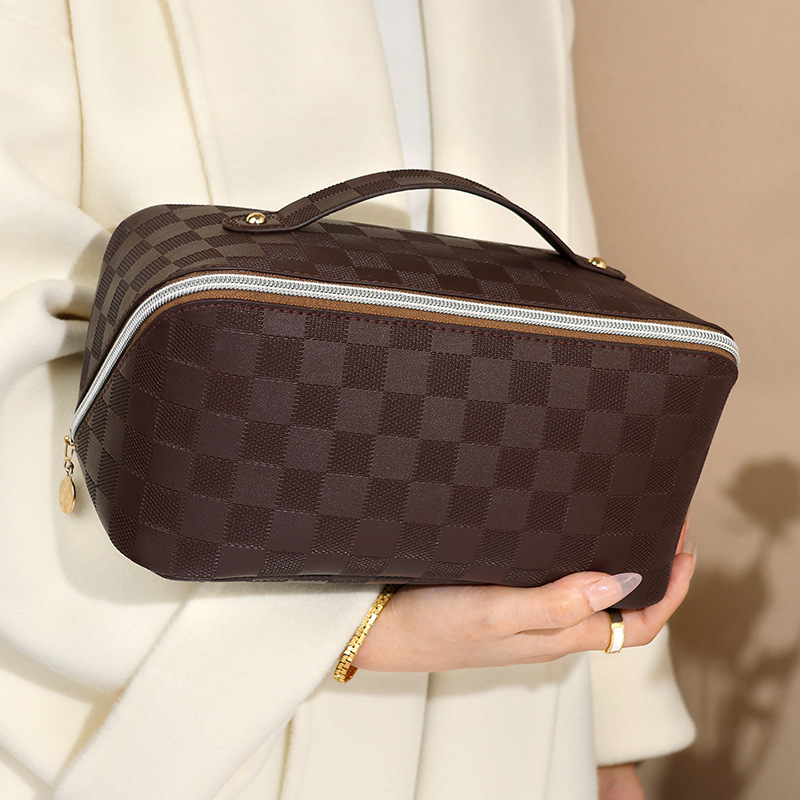 PU leather travel toiletry bag, storage bag wholesale, high appearance level checkerboard makeup bag, large capacity portable pillow bag Specification drawing