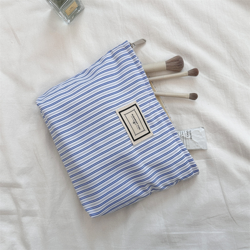 311024 Fresh Blue Striped Makeup Bag, large-capacity toiletry bag, Portable cosmetics storage bag for business trips and travels Specification drawing
