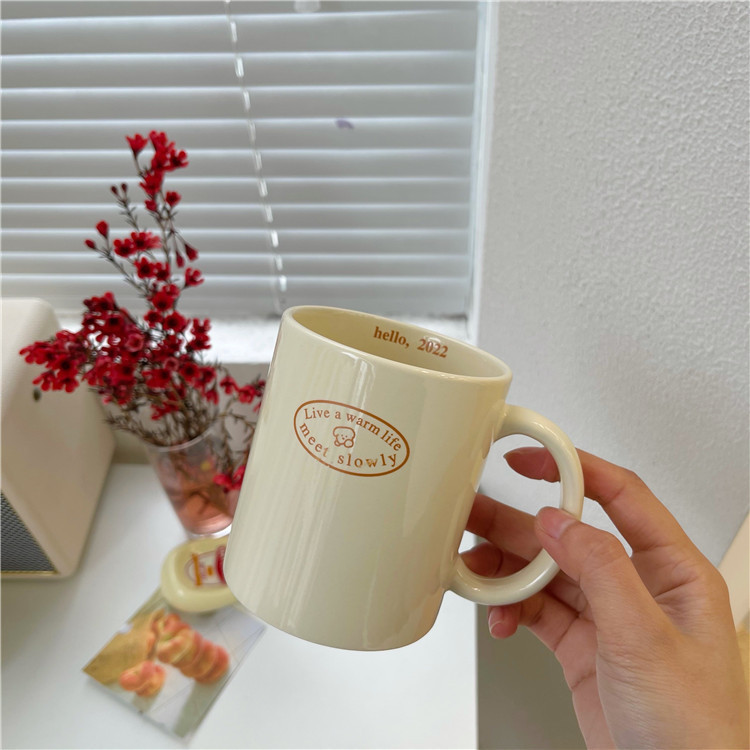Original homemade cream-colored retro bear mugs, large-capacity ceramic cups, milk breakfast cups, couple water cups Application Scenario