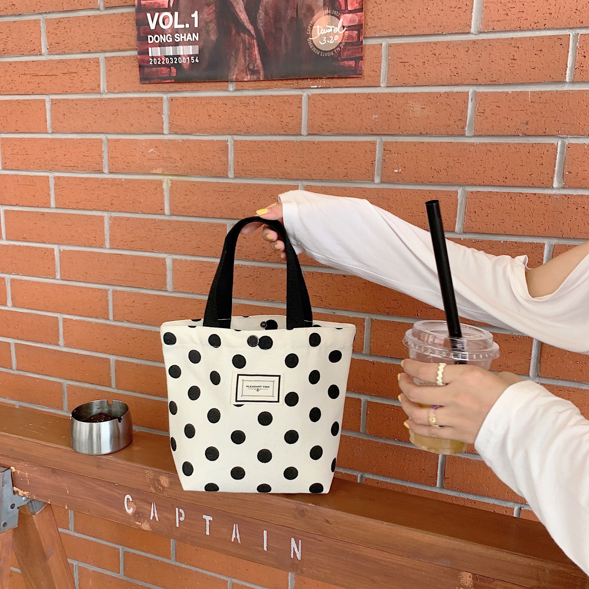 【】26223 Polka dot single-shoulder handbag, hand-held canvas bag, women's mobile phone bento bag, large-capacity storage trend Application Scenario