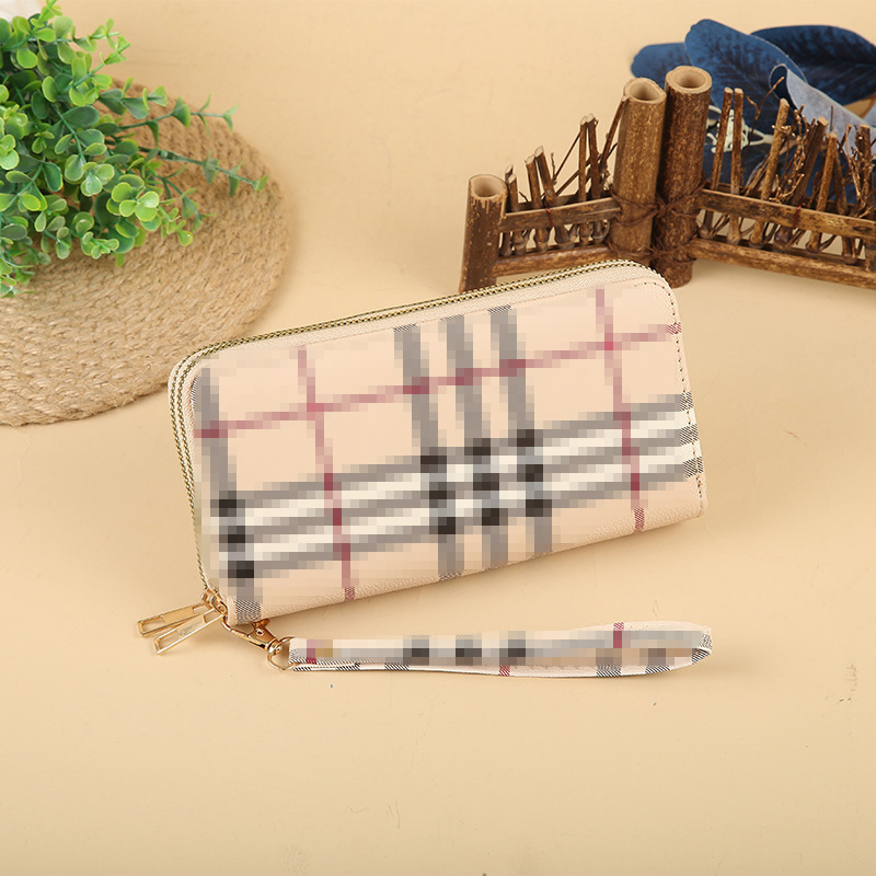 The new double-pull coin purse can be made with logo for wholesale of foreign trade bags, women's bags, casual printed wallets and clutch bags Application Scenario
