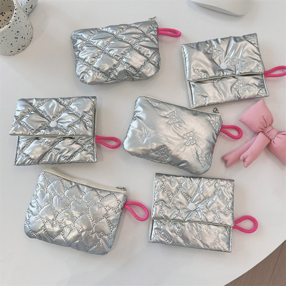 4731 Instagram blogger's diamond-shaped silver heart-shaped clutch, cosmetic pocket, portable storage hygiene bag full figure