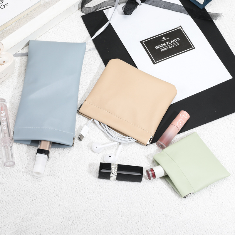 Storage bag, lipstick, makeup bag, mini charger, automatic closure, tight mouth, wired headphones, data cable full figure