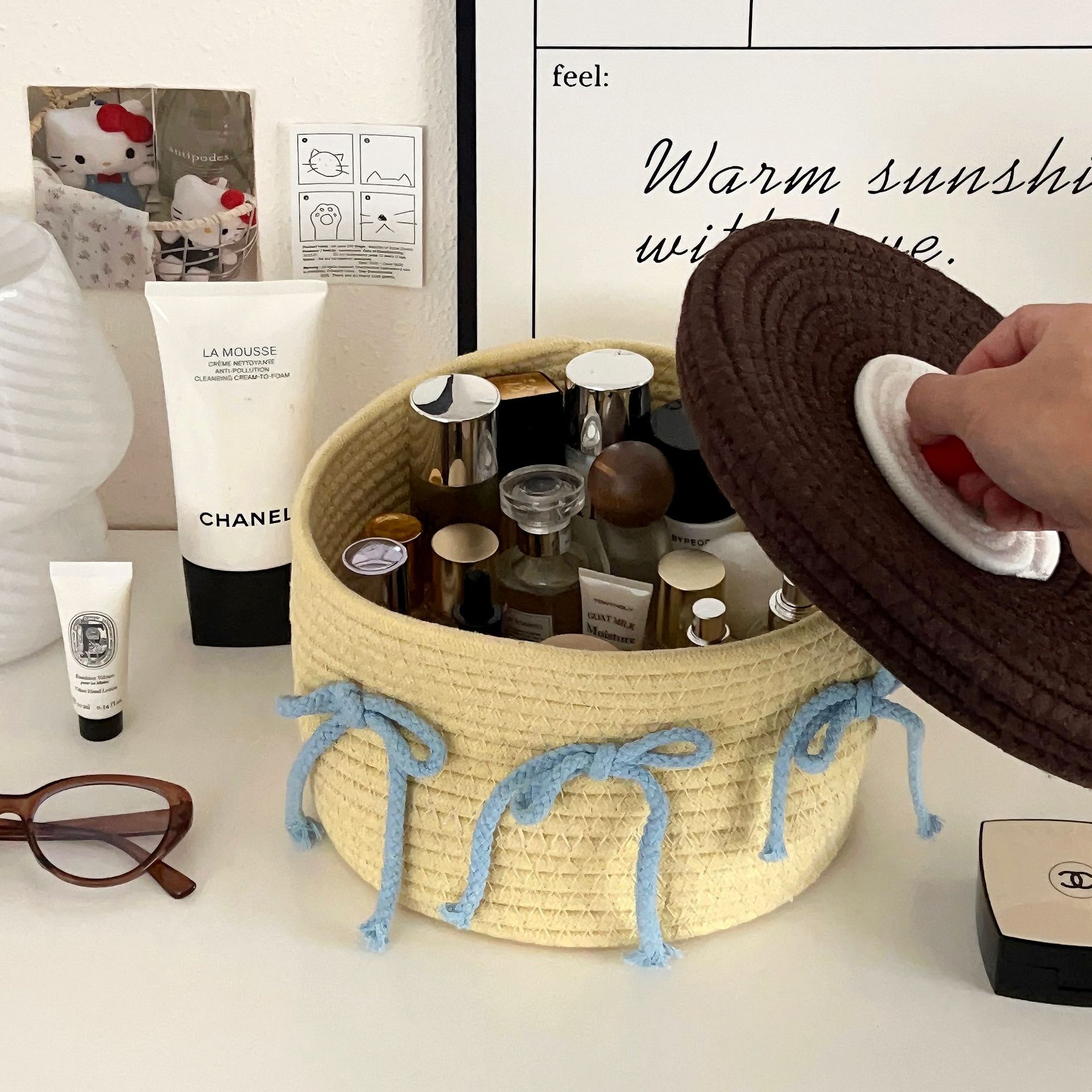 Home covered storage basket, desktop storage box, ins hand-woven storage basket, cotton rope, bedroom basket, round Application Scenario
