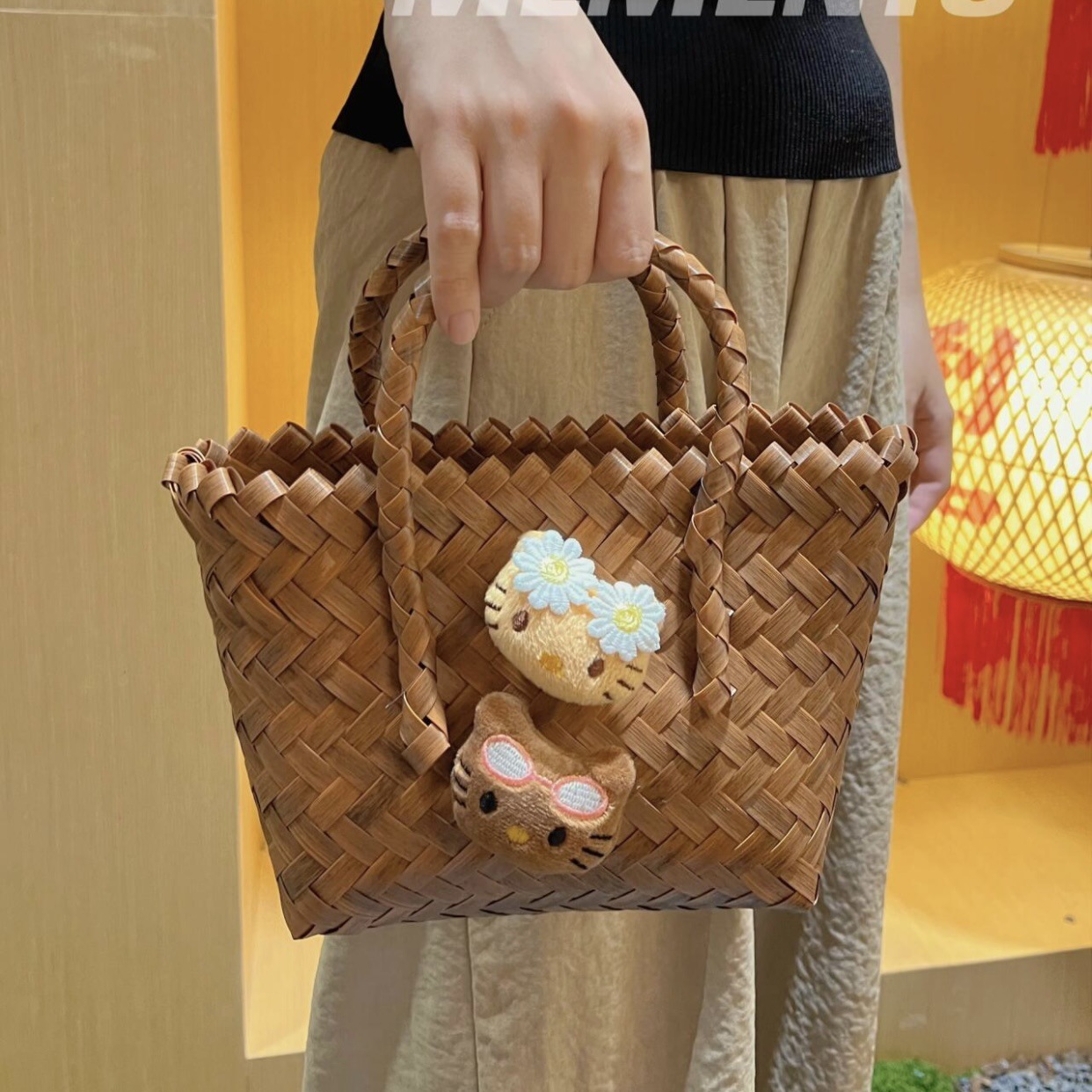 High-end beach bag, homemade summer cat, handcrafted with rattan imitation, cute vegetable basket, extra thick handbag for women Application Scenario