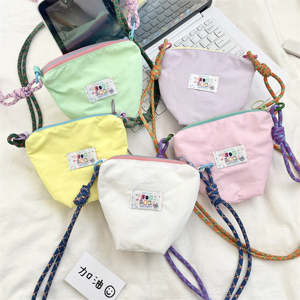 53305 Niche Design Mobile phone Bag 2025 Spring New Casual and Fashionable Women's solid color single-shoulder crossbody bag full figure
