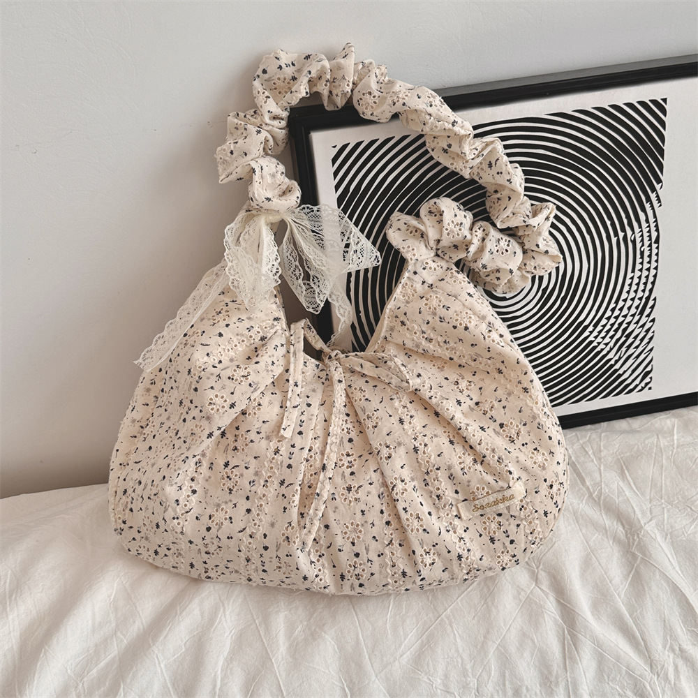 41082 Niche floral pleated shoulder strap bow women's commuter tote bag, underarm bag, hand-held shoulder crossbody bag Application Scenario