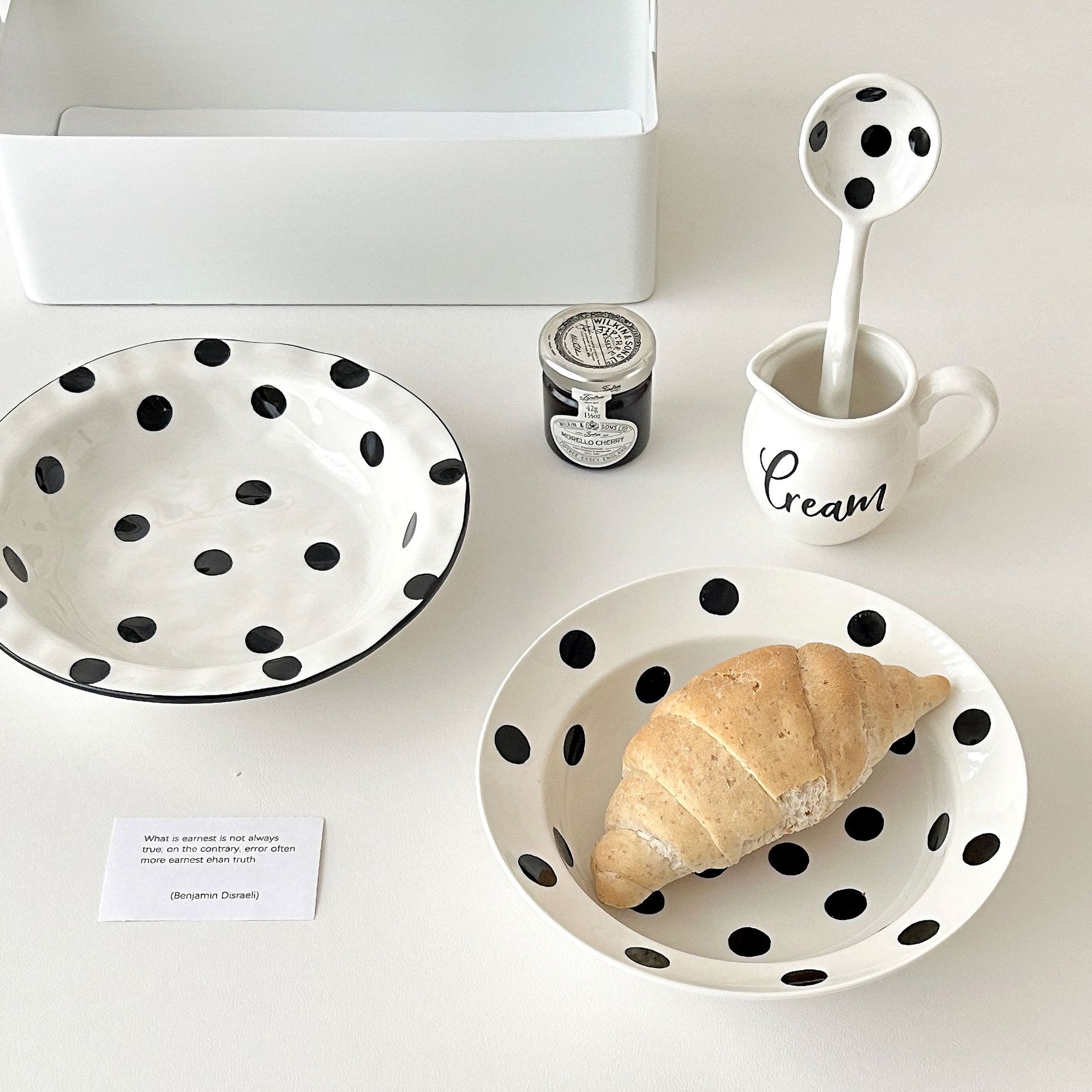 Creative ceramic tableware, cute black and white polka dot irregular double-eared bowls, household instant noodle bowls, salad bowls, personal use only Application Scenario