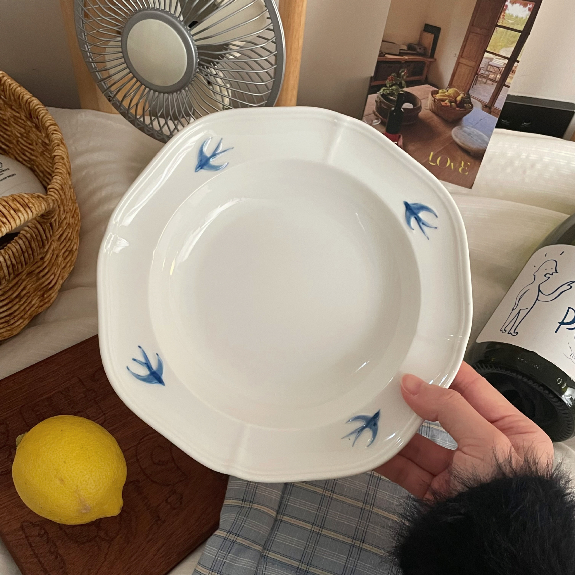 Japanese-style hand-painted swallow plate, the same style as the blogger's Instagram embossed retro home ceramic photo pose dessert cake plate Application Scenario