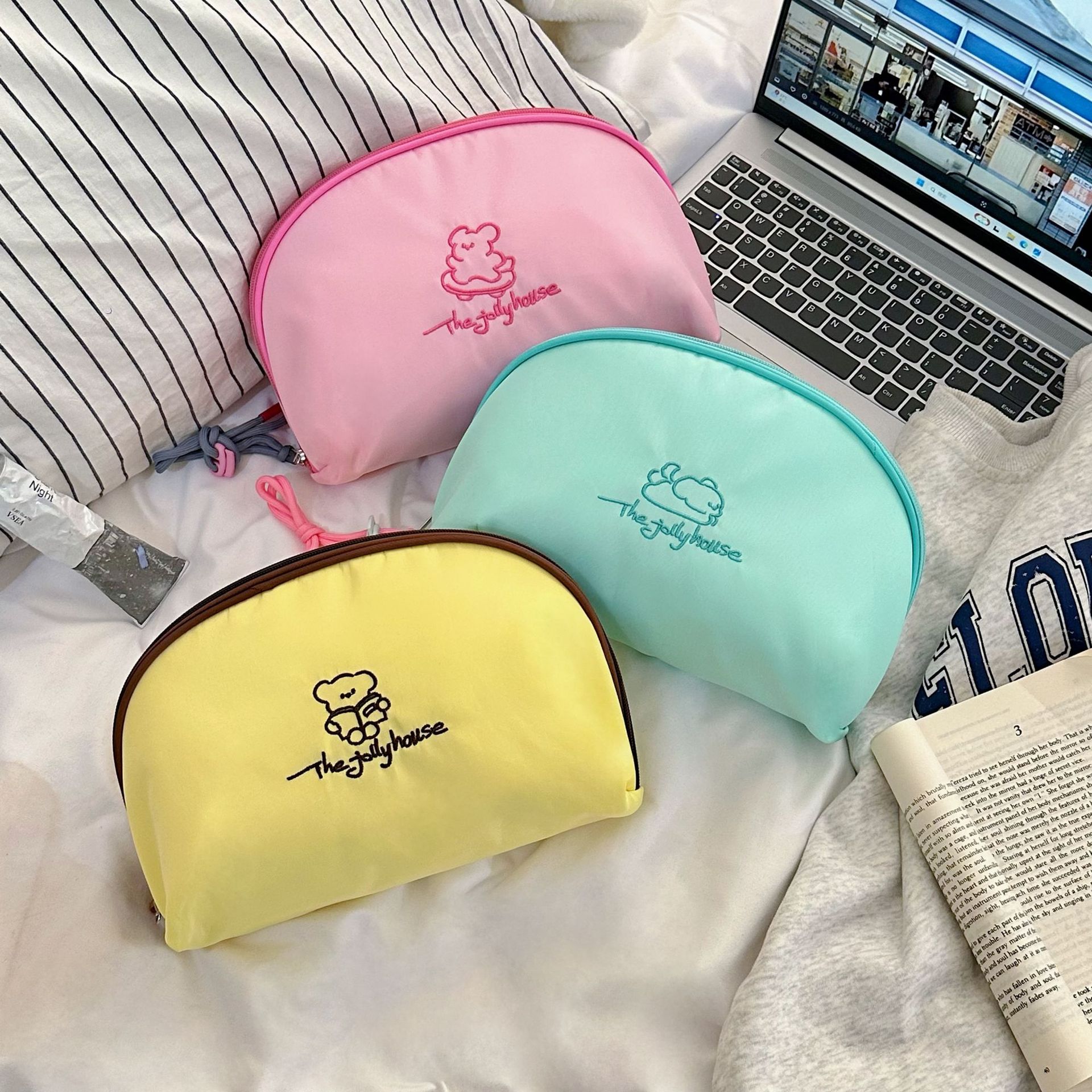 ins Simple Makeup Bag for Women 2025 New Style Cartoon Line puppy Storage Bag Portable cosmetics Storage bag details Picture