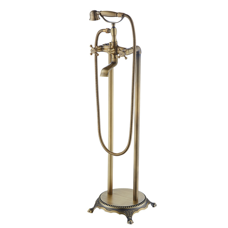 The bathtub faucet is floor-standing in gold, the shower head is standing, the side of the imperial concubine tub is wooden, and the faucet is electroplated in retro full copper Item Picture