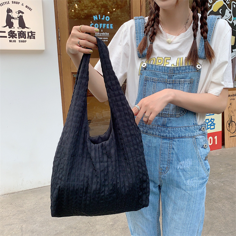 3682 New style hollowed-out checkered large-capacity canvas single-shoulder bag for girls, thin student schoolbag, fresh college style bag Item Picture
