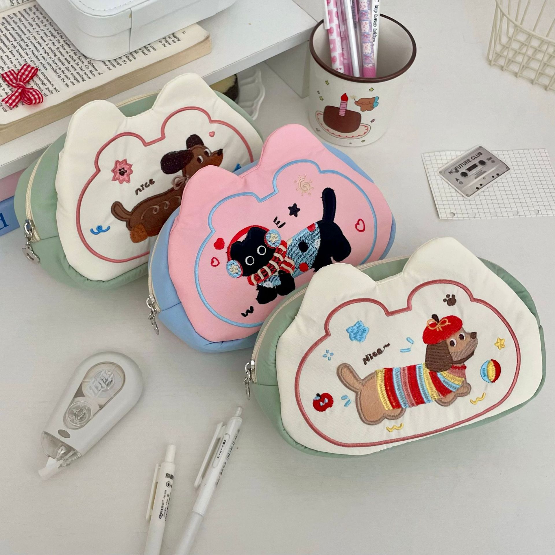 Cute little dog embroidered pen case 2025 new style, large capacity, high appearance level, student pencil case, stationery bag, storage bag for girls Specification drawing