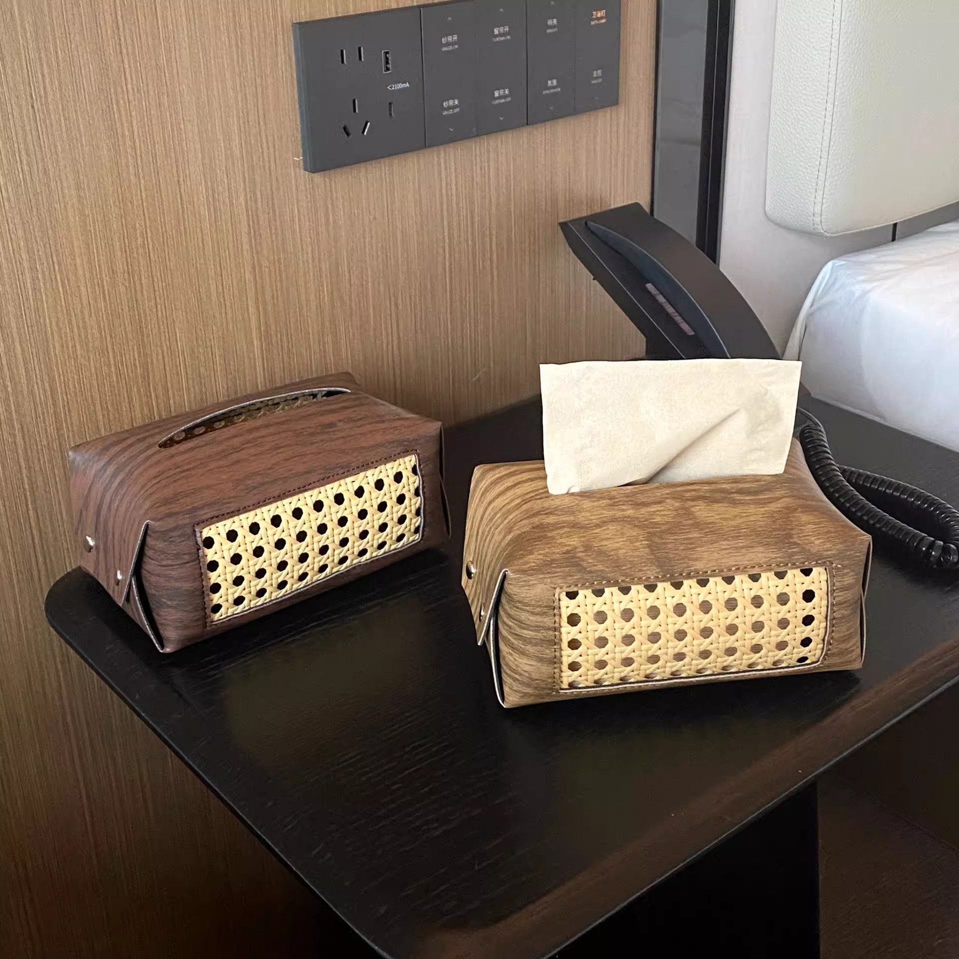 Wooden and leather tissue box with a high appearance level, a light luxury and high-end feel for the living room, and a creative tissue box cover full figure