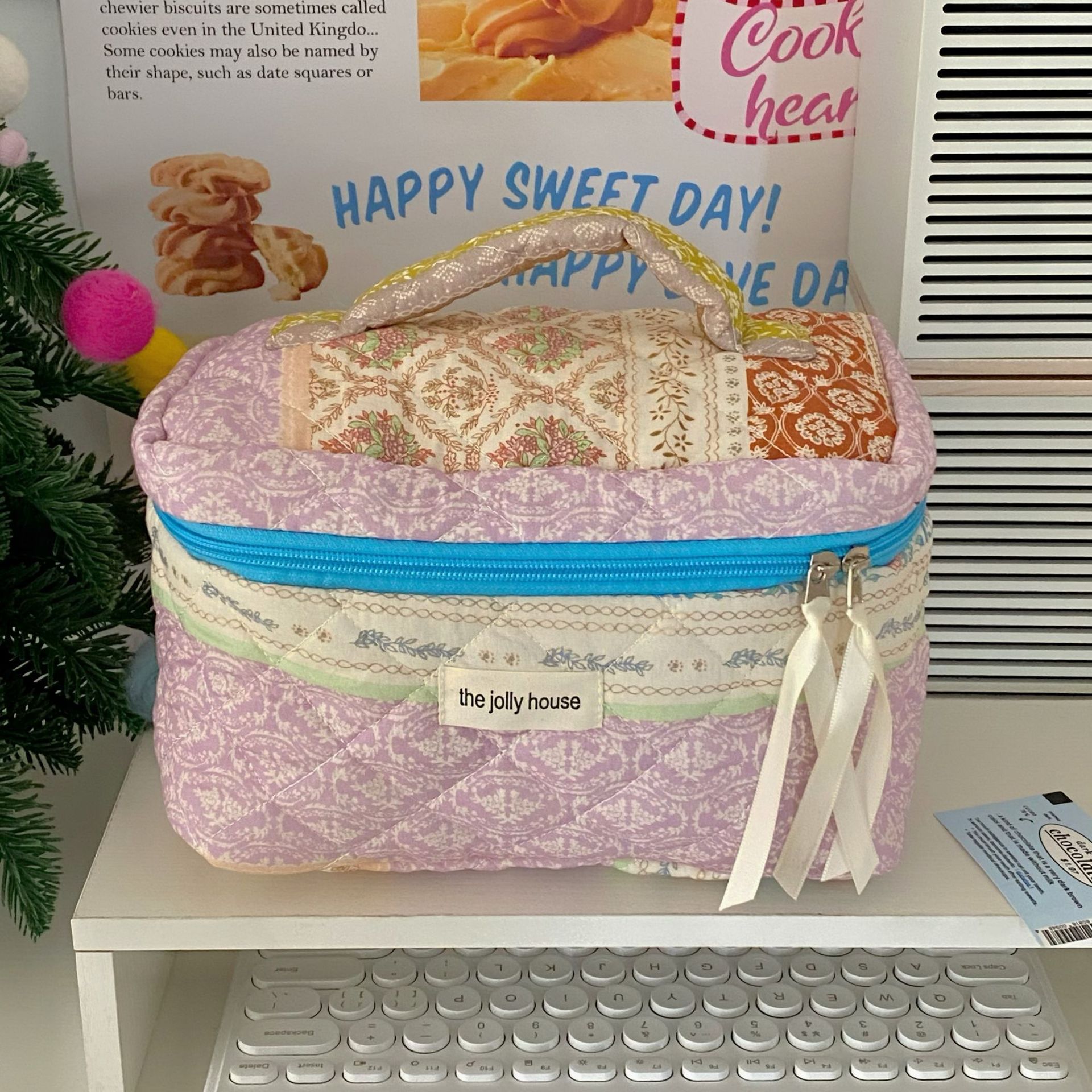Ethnic style makeup bag for women, large-capacity portable for going out, skin care product storage bag, carry-on handbag, hand-held makeup bag Item Picture