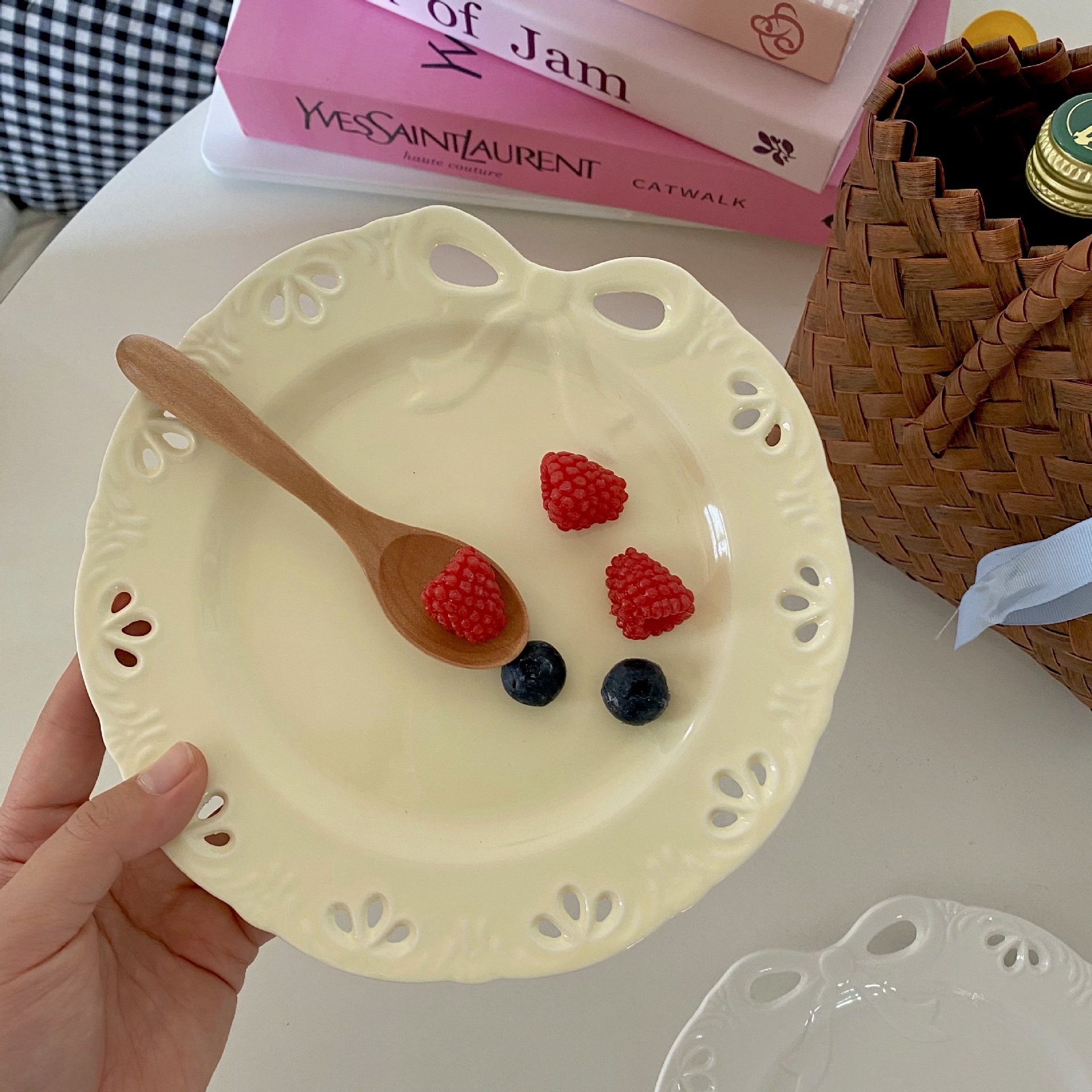 ins French bow plate, high-level appearance, dessert plate, cake, Western plate, fruit salad, steak plate, home flat plate Item Picture