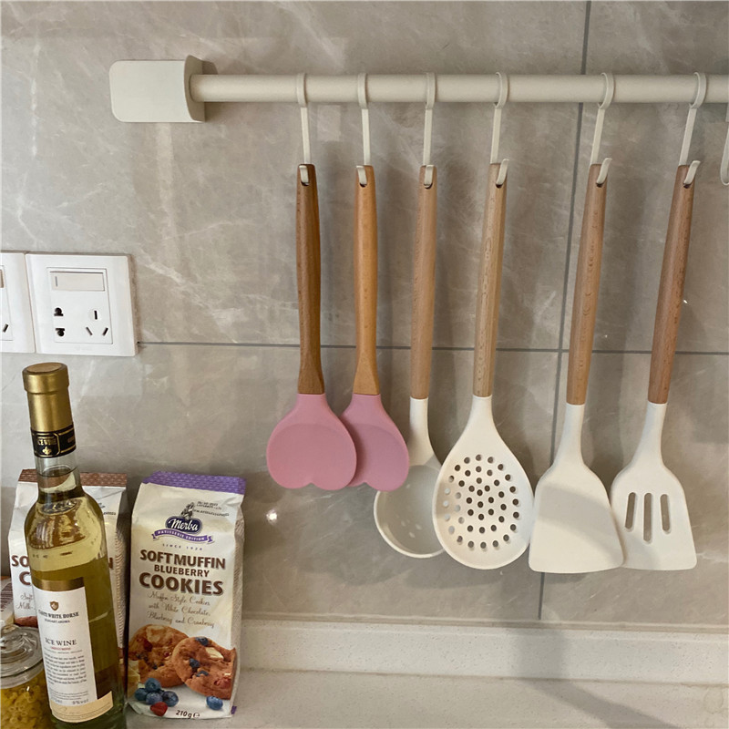 Kitchen essentials ~ Instagram pink girlish silicone cream spoon and Korean dessert baking spatula, the same style as a niche blogger details Picture