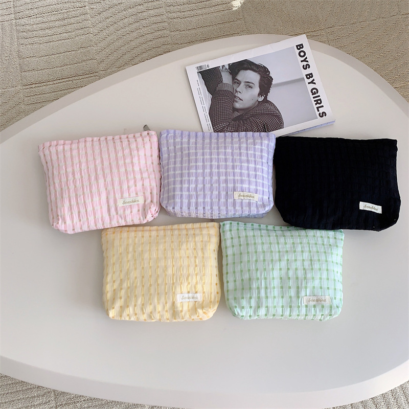 3691 Summer New fresh checkered portable cosmetics storage bag, makeup bag, stationery bag, toiletry and touch-up bag full figure