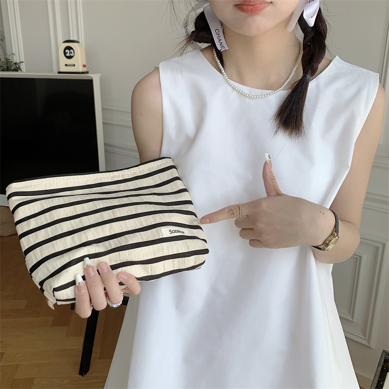 New 3431 patchwork striped cosmetic bag, large-capacity portable travel and business trip skincare storage bag, toiletry bag Specification drawing