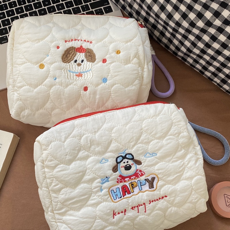 Cute puppy makeup bag, women's ins style portable large-capacity travel skin care products and toiletries bag, cosmetics storage bag Application Scenario