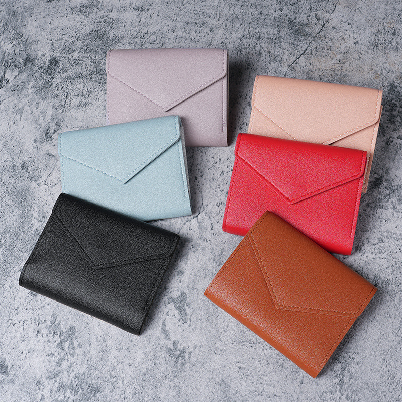 The new women's wallet is fashionable and simple, with a 30% discount. It is a short wallet with multiple compartments and multi-functional coin purse Application Scenario