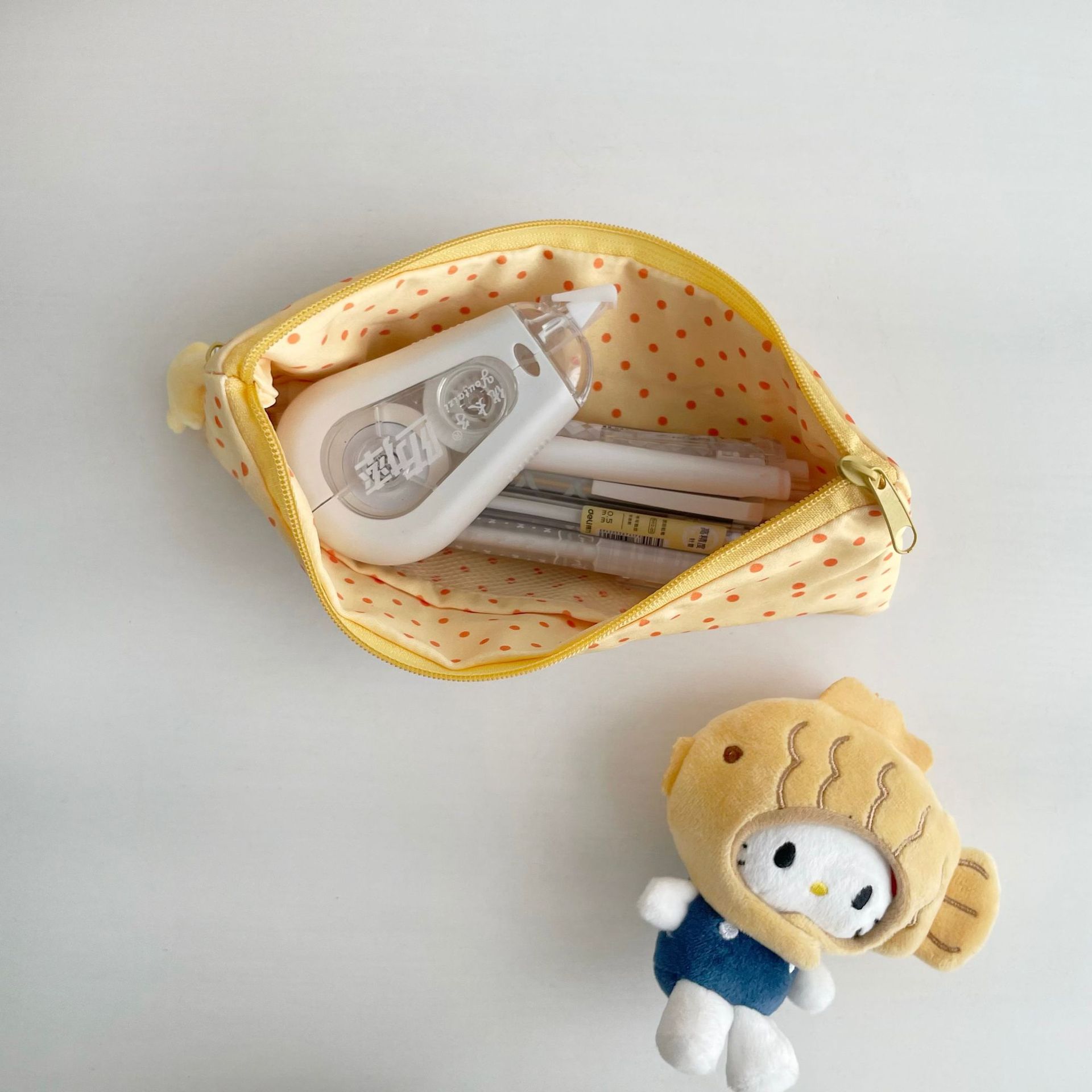 Cute cream polka dot rabbit pen case, ins style, high appearance level, canvas pain-wrapped pen case, student stationery box, pencil case details Picture