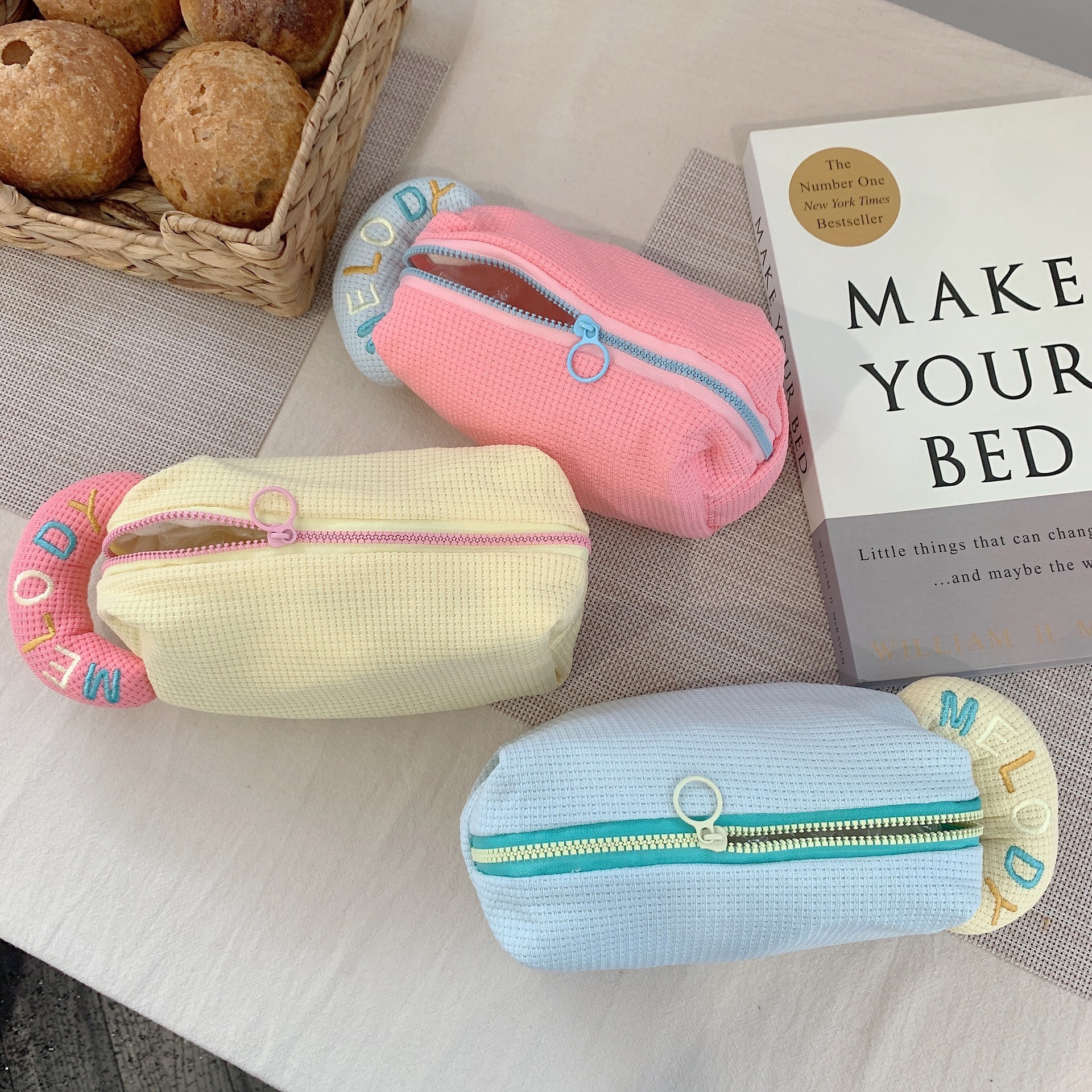 26145 High appearance level, cute candy-colored makeup bag, pen case, women's portable large-capacity hand-held washing and storage bag details Picture