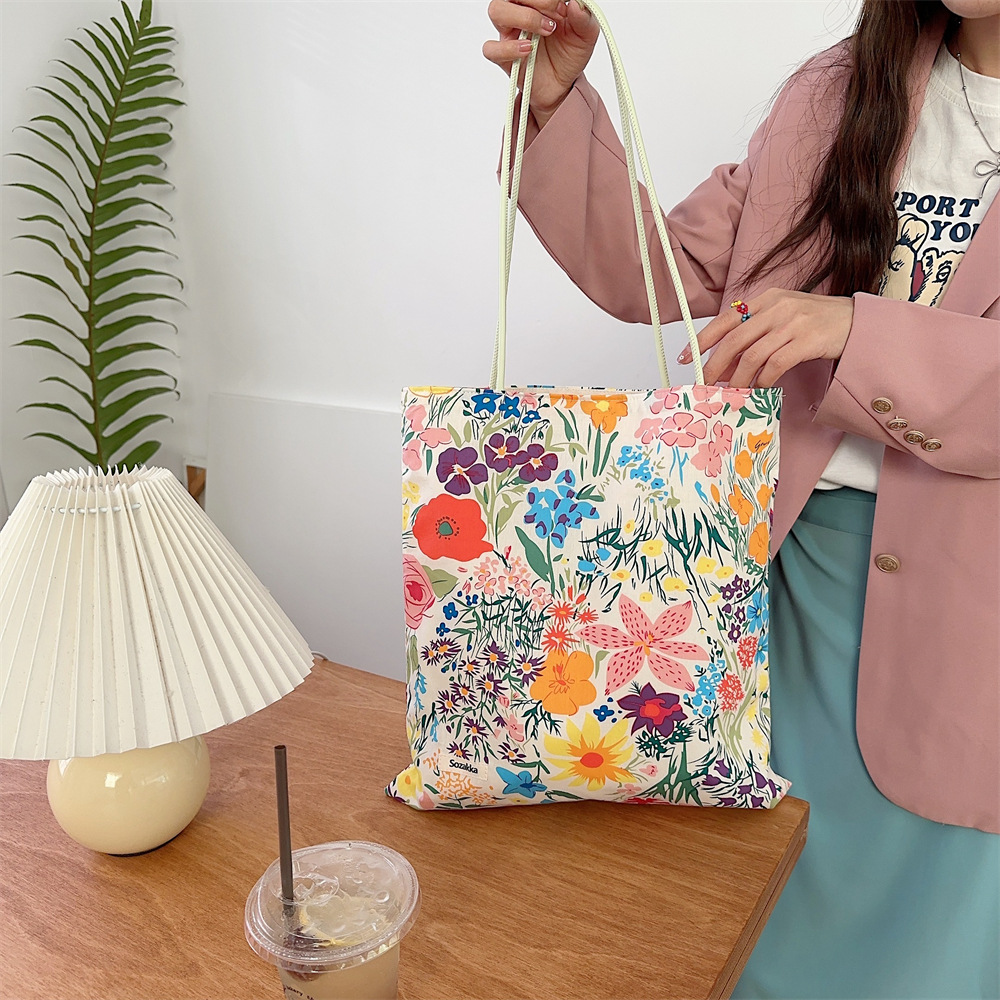 44303 Korean-style new flowered canvas bag, student retro large-capacity travel and vacation tote bag, single-shoulder bag details Picture
