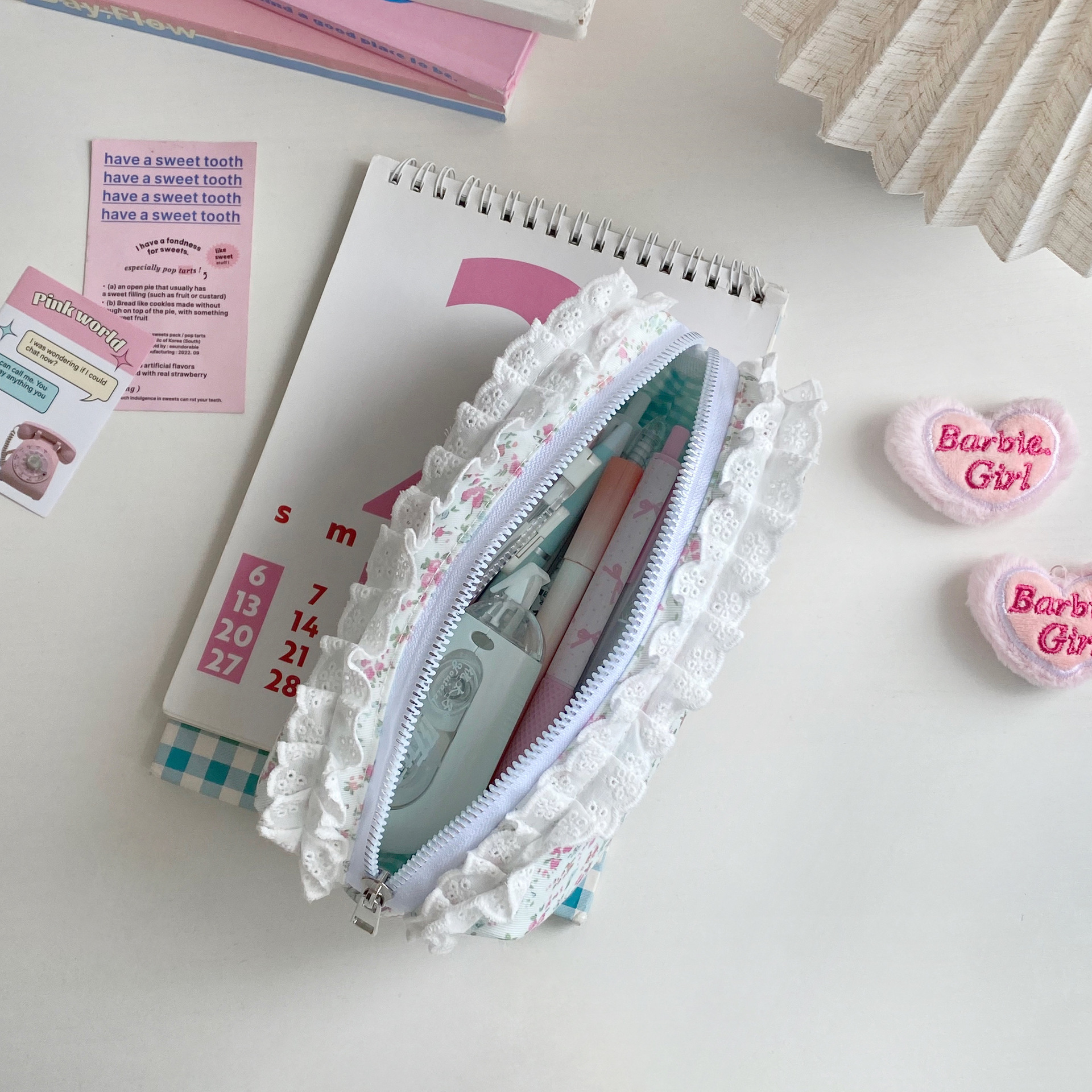 Korean-style lace floral print pen case, a new large-capacity portable student stationery box with high appearance standards and pencil storage bag Specification drawing
