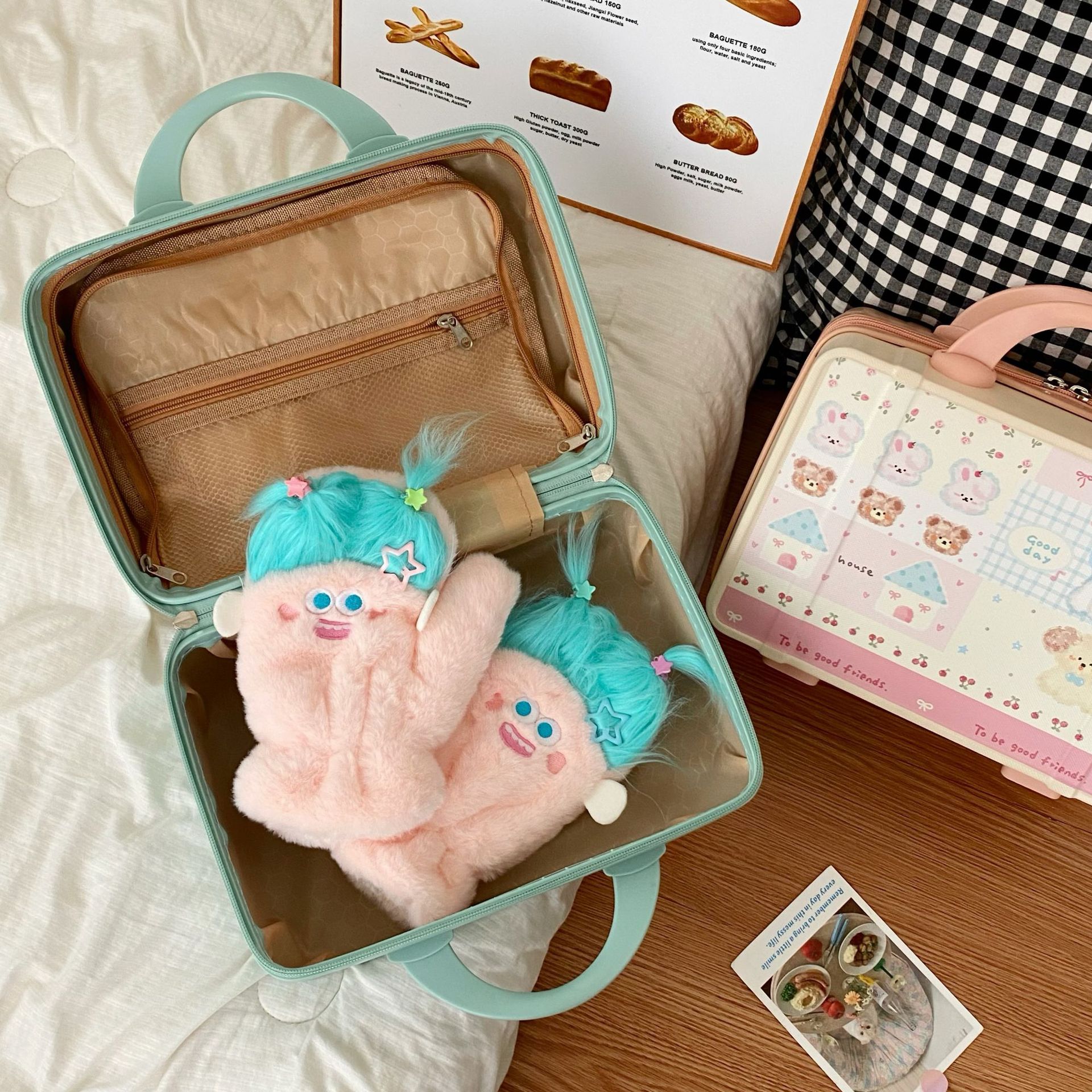 Cute cartoon makeup case, female business trip hand-held travel case, large-capacity storage bag, lightweight and small mini suitcase Application Scenario