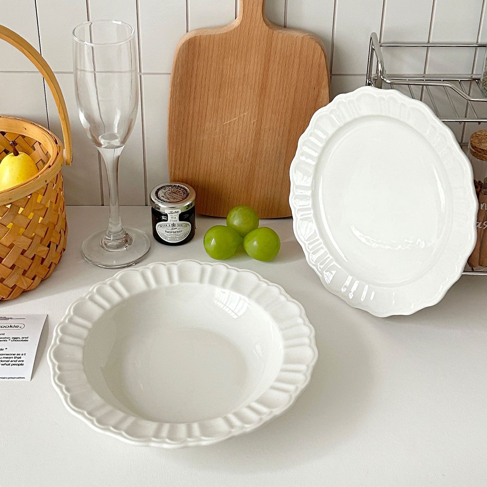 Cream-colored embossed petal ceramic plate, ins Japanese tableware, flat plate, deep plate, home dish, dessert and salad plate details Picture