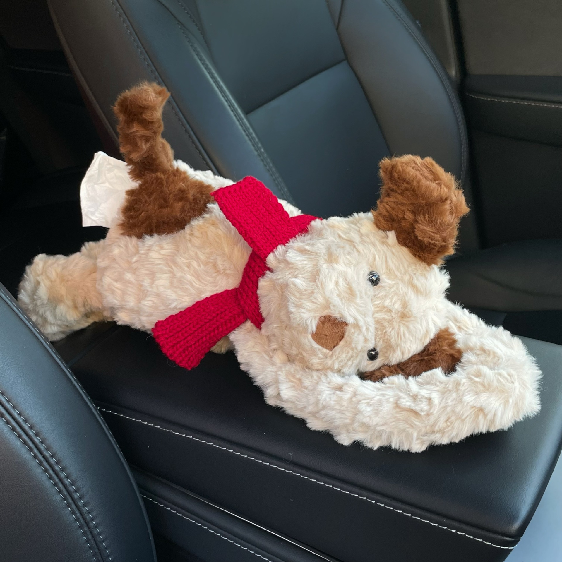 Coffee-colored dog car tissue box, cute doll tissue box, car pendant, creative toy, plush car interior decoration Specification drawing